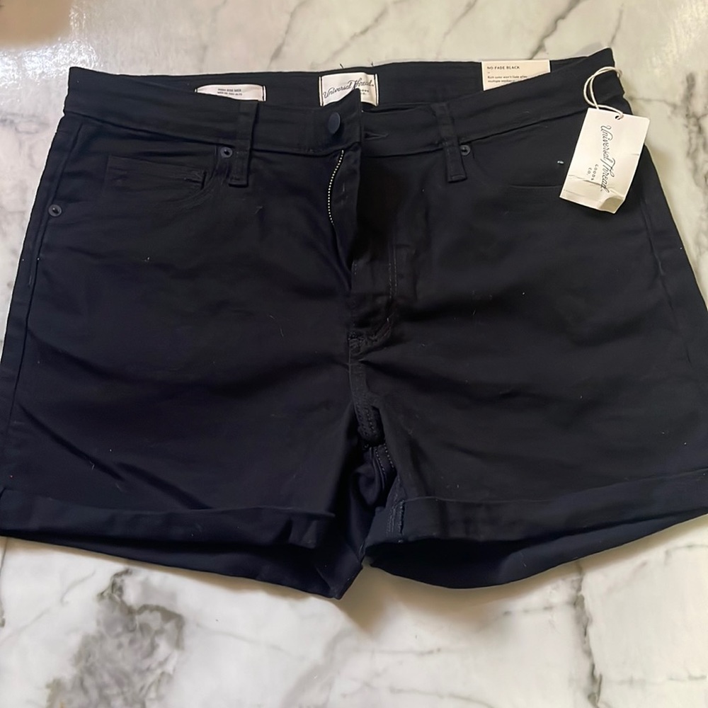 UNIVERSAL THREAD Women’s high rise midi black shorts size 14